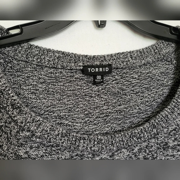 Torrid Heart Raglan Long Sleeve Crewneck Gray Sweater, Size 00 (Med 10) - Picture 3 of 7